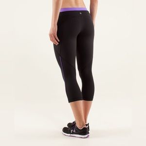Lululemon Beach Runner Crop
Black / Power Purple Leggings